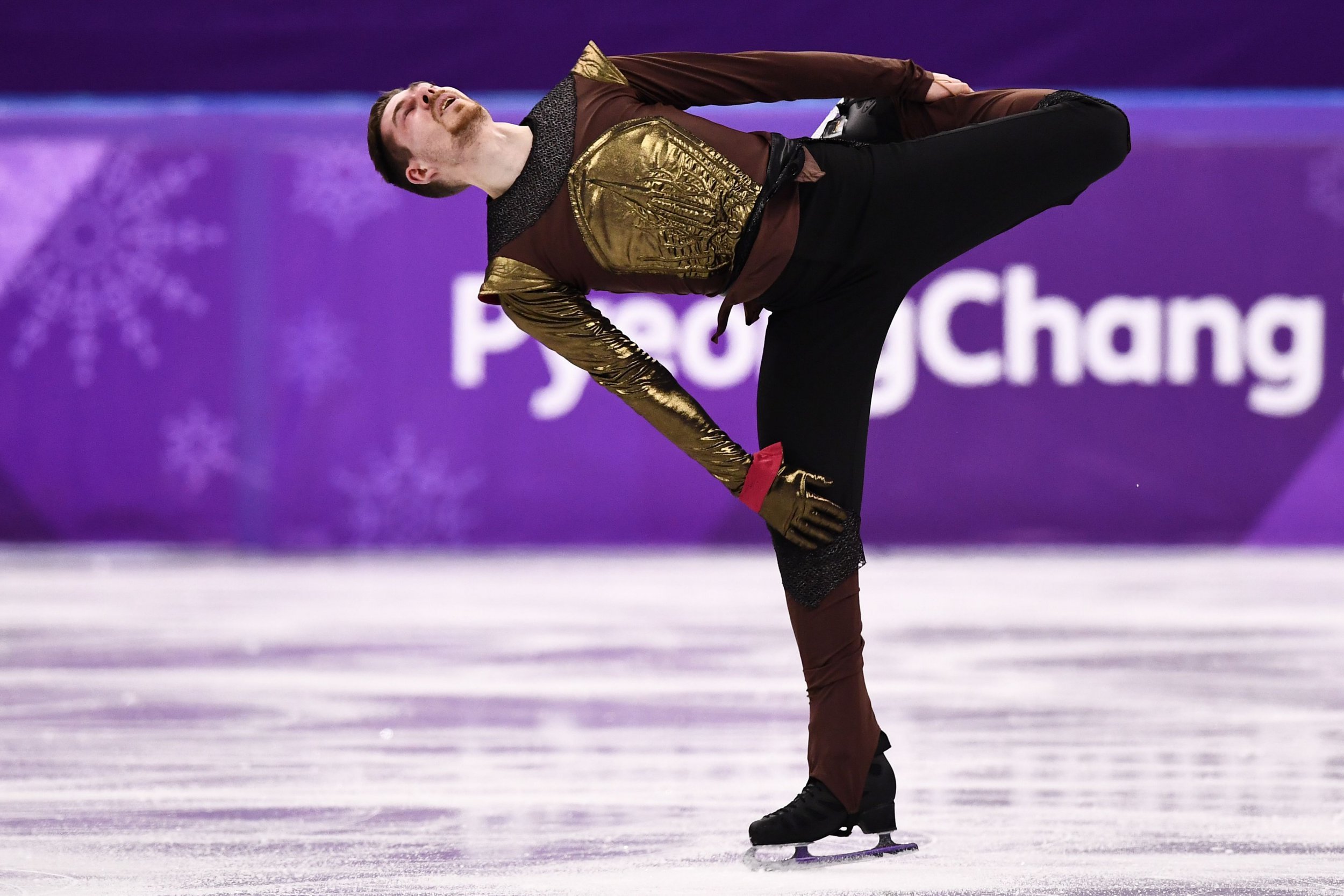 Olympic figure skater performed to Game Of Thrones music dressed as Jaime Lannister