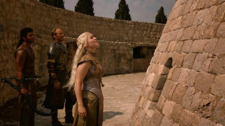 s02e10-daenerys-arrive-to-the-house-of-undying