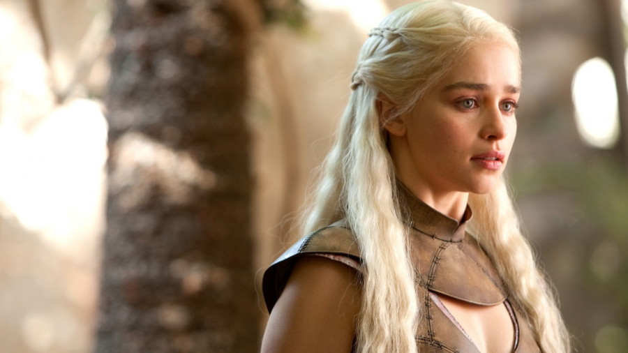 Emilia-Clarke-Survived-Near-Fatal-Brain-Strokes-While-Filming-Game-of-Thrones