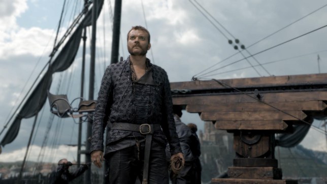 Euron Greyjoy (played by Pilaou Aesbak) looks shocked as he stares at the sky on Game Of Thrones 