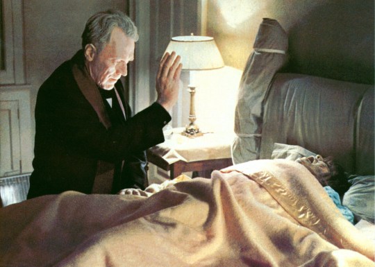Editorial use only. No book cover usage. Mandatory Credit: Photo by Warner Bros/Hoya Prods/Kobal/REX (5885474af) Max Von Sydow, Linda Blair The Exorcist - 1973 Director: William Friedkin Warner Bros/Hoya Productions USA Scene Still Horror L'Exorciste