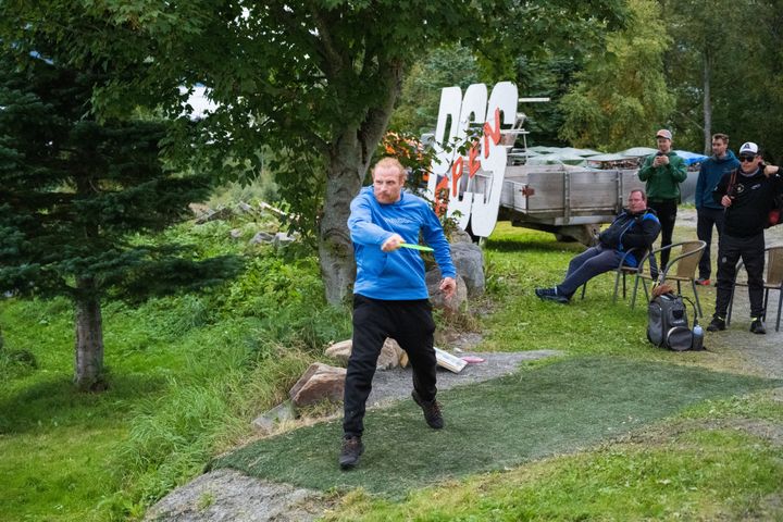 Actor Kristofer Hivju would never bend the knee to the disc golf gods.