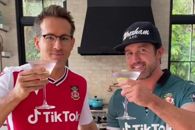 Ryan Reynolds and Rob McElhenney drinking cocktails