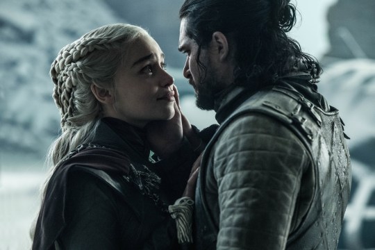 Emilia Clarke as Daenerys Targaryen and Kit Harington as Jon Snow i Game of Thrones