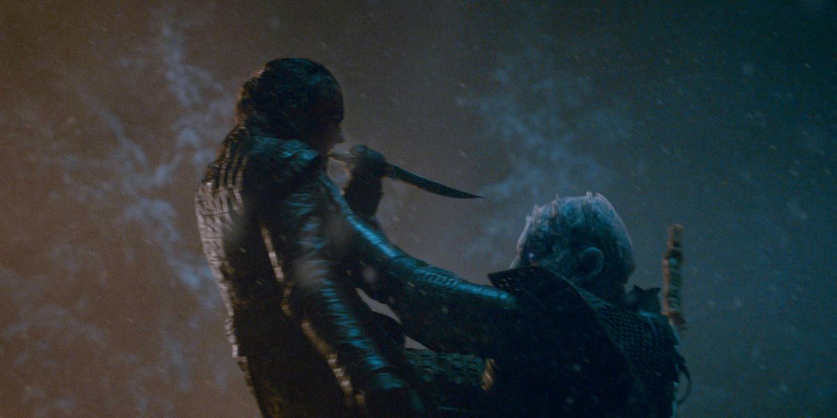 arya stark killing the white walker with catspaw dagger aka aegon's dagger